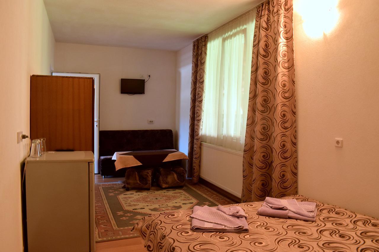 Complex Pele Hotel Zmeitsa Eksteriør billede